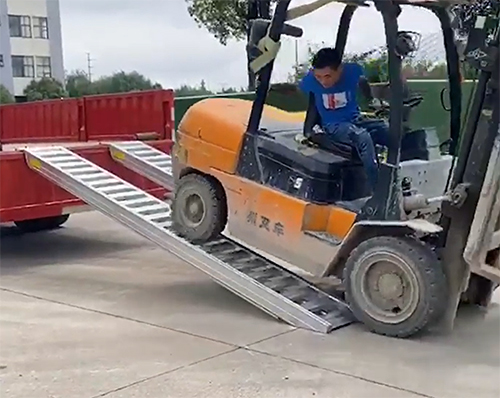 通辽铝合金梯子的安全问题必须高度重视